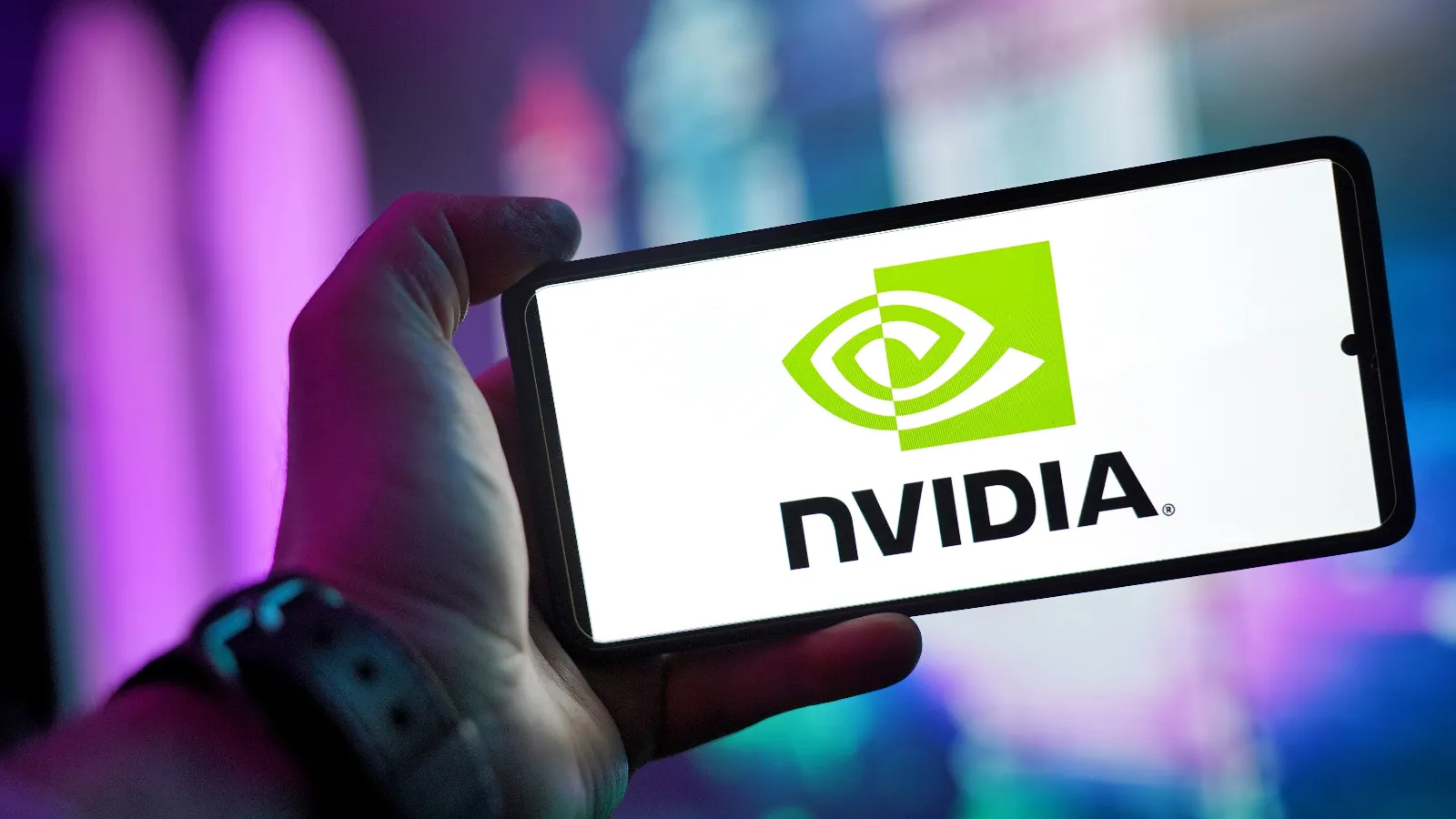 NVIDIA NeMo AutoModel przyspiesza dostrajanie modeli MoE: 3,7x wyższa przepustowość przy mniejszym zużyciu pamięci GPU